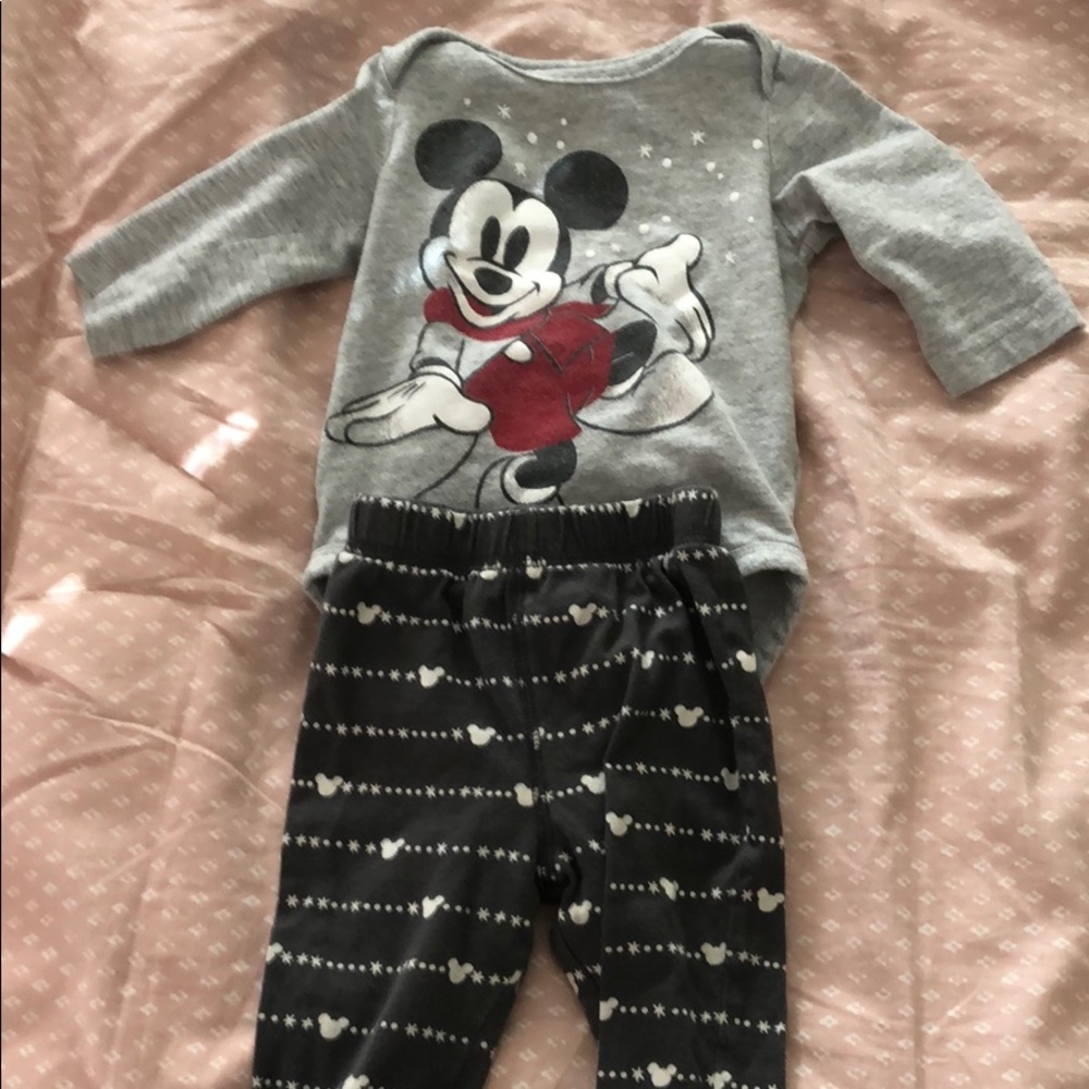 Mickey Christmas outfit